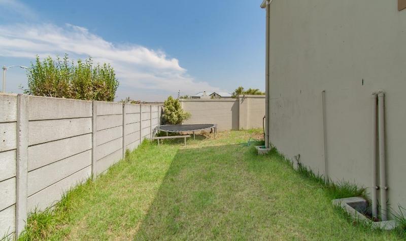 2 Bedroom Property for Sale in Sir Lowrys Pass Village Western Cape